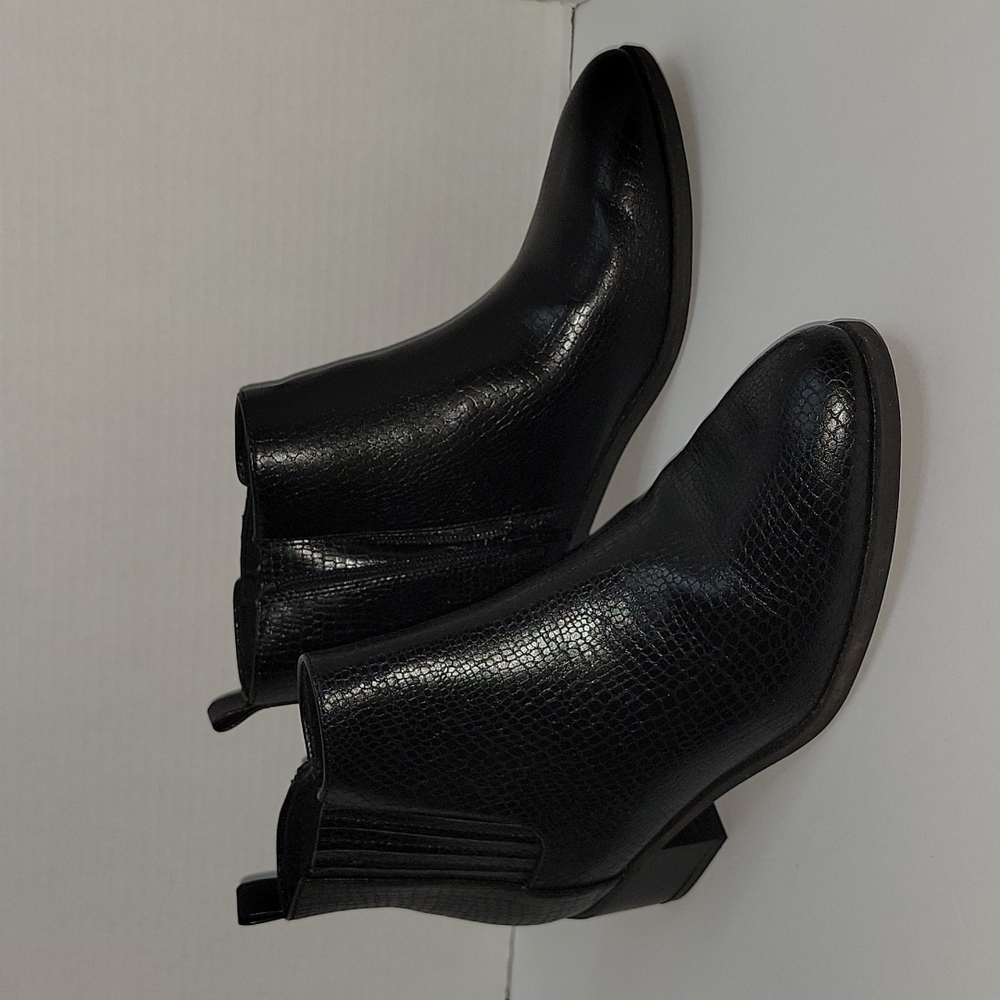 Old Navy Black Ankle Chelsea Boots